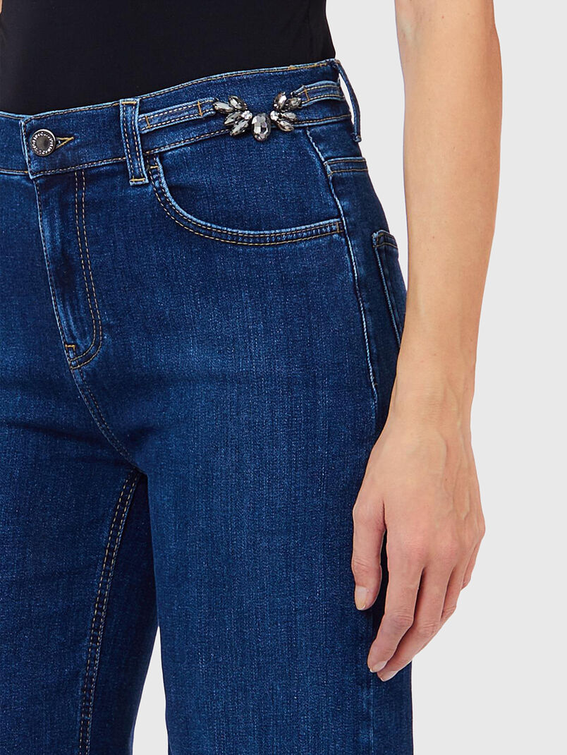 High-waisted jeans with distressed look - 3