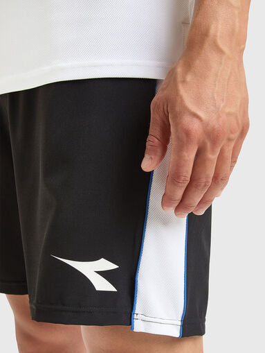 Спортни къси панталони с контрастна лента - 5