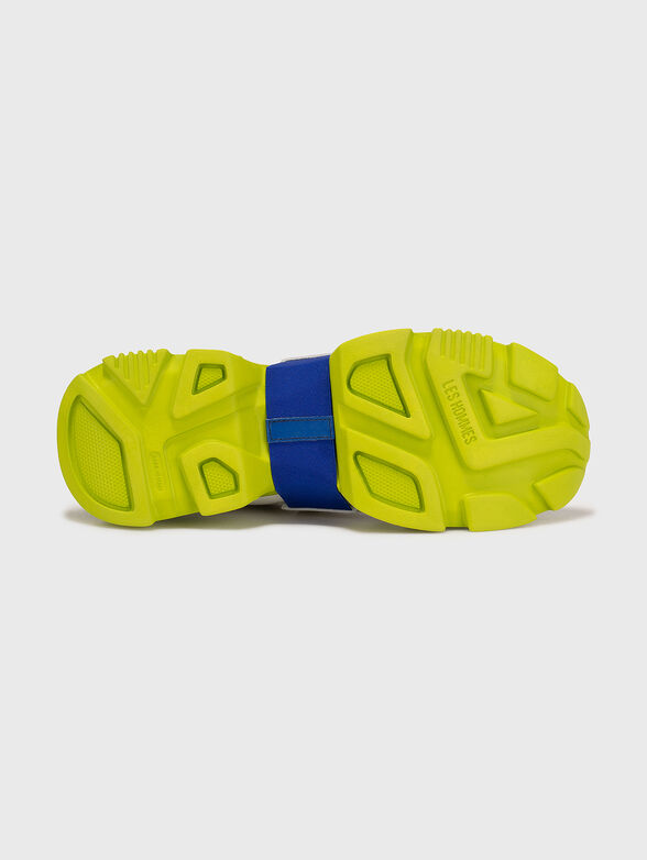 Sports shoes with multicoloured elements - 5