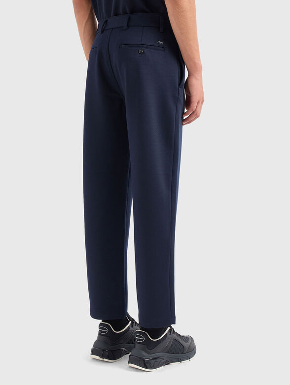 Straight trousers with pockets - 2