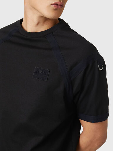 T-shirt with embroidered patch - 5