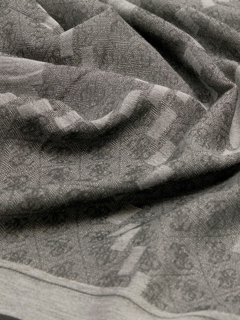 Jacquard scarf with logo - 3