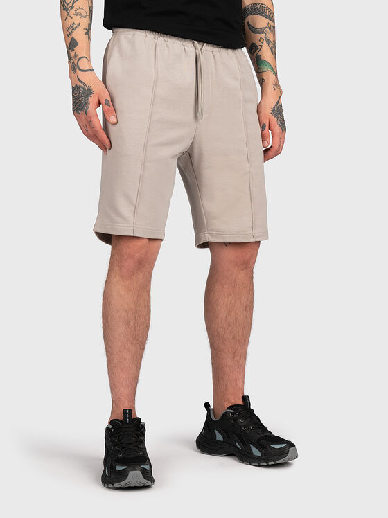Къси спортни панталони в сив цвят - 1