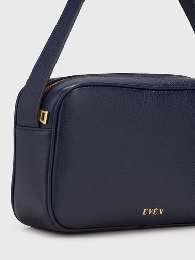 Small leather bag with logo in beige - 4