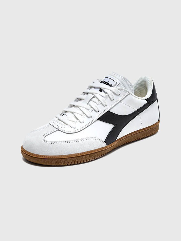 Sports shoes with contrasting logo - 2