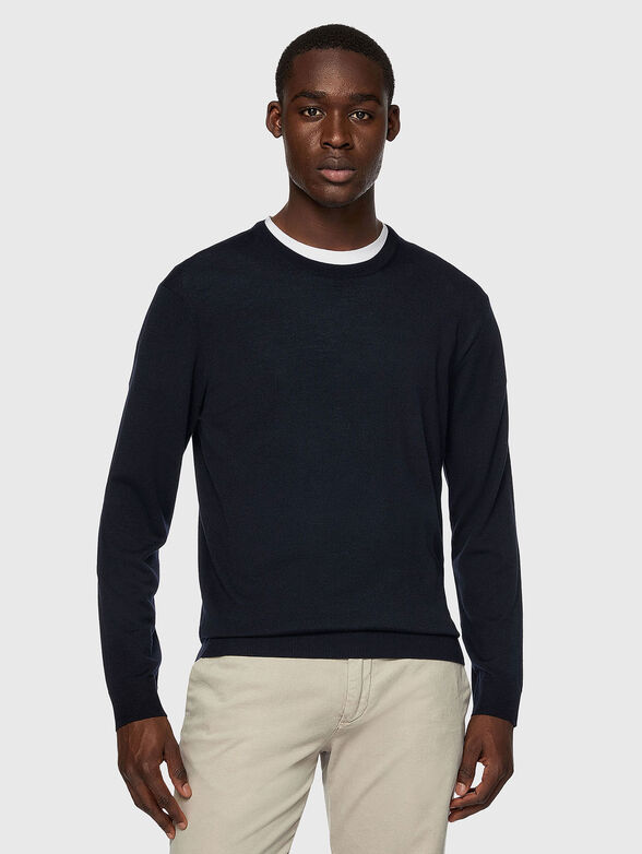 Wool sweater in dark blue - 1