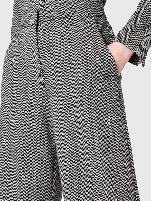 Trousers with accent pattern - 3