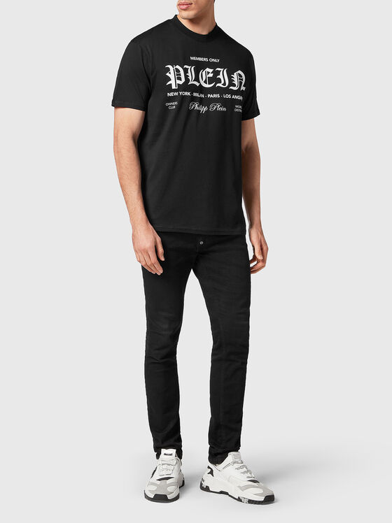 Черна тениска с контрастен лого принт  - 2