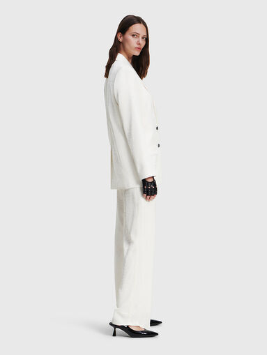White blazer with contrasting buttons - 5