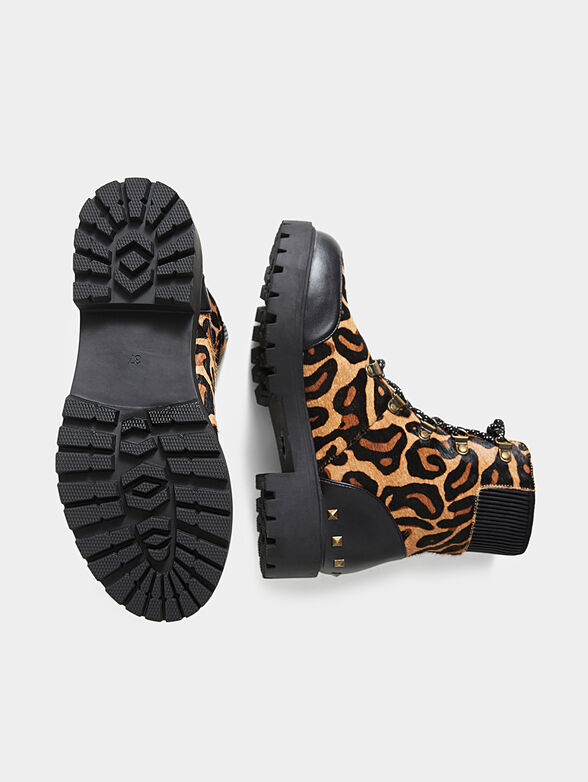 Ankle boots with animal print - 5