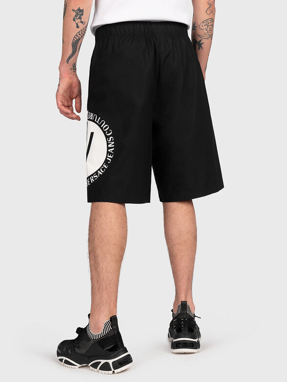 Shorts with contrasting logo accent - 2