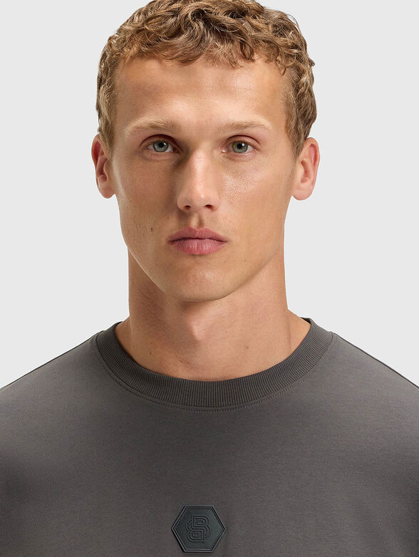 T-shirt with oval neckline in gray - 4