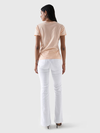 T-shirt in fuxia with embossed logo - 3