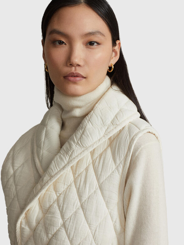 Vest with belt and quilted effect - 4