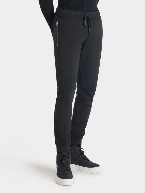 Sports pants with zippers - 1
