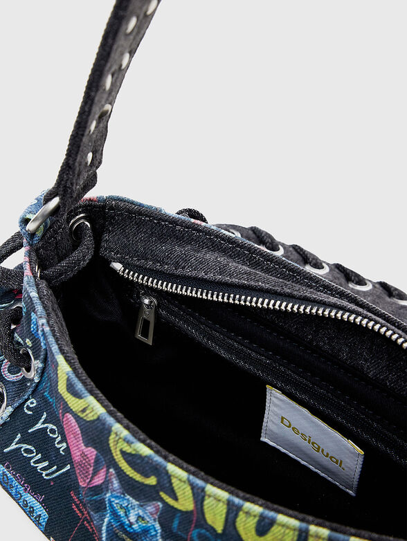 Crossbody bag with graffiti print - 6