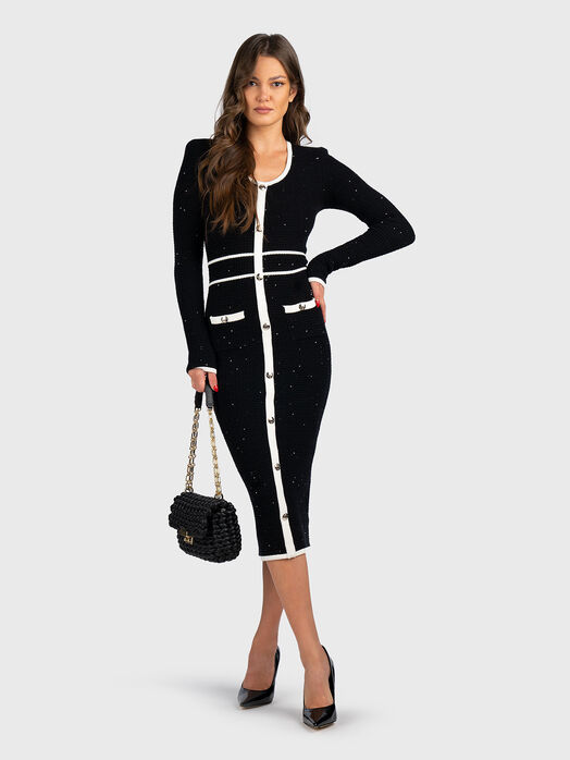 Dress with contrasting details 