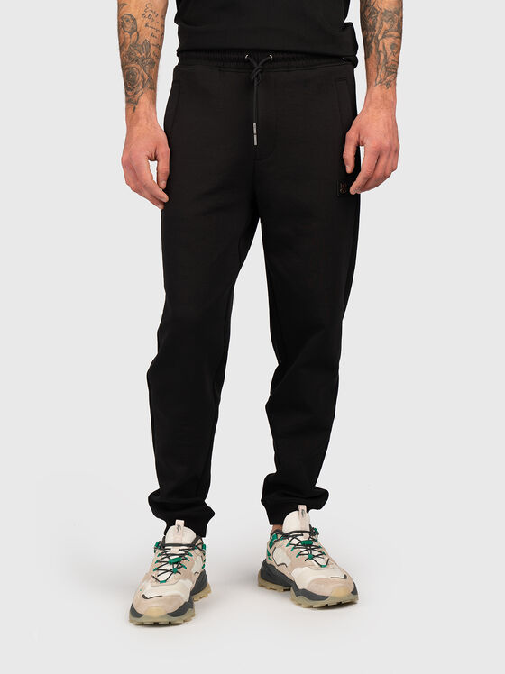 Black sports trousers with pockets - 1
