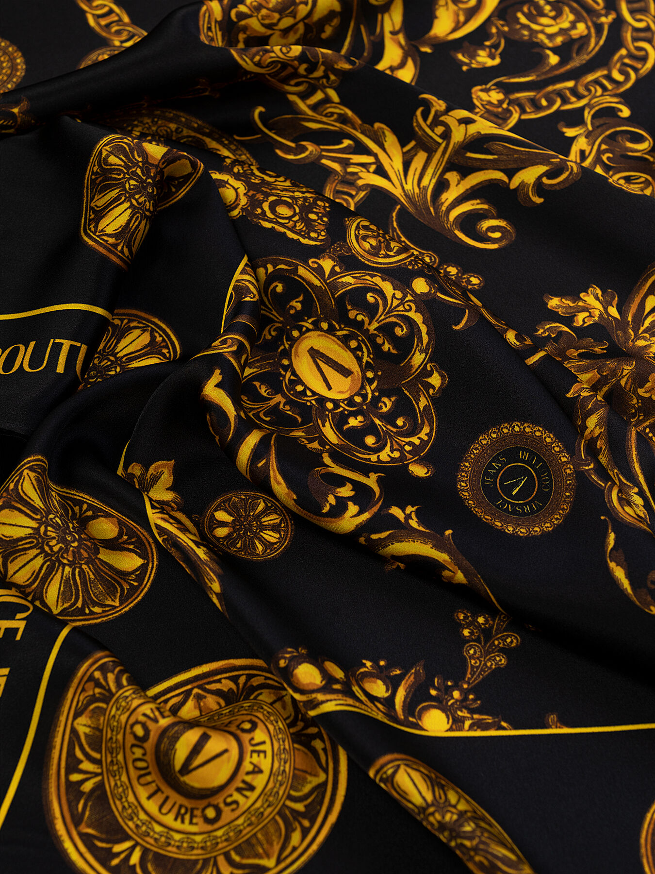 Silk scarf brand VERSACE JEANS COUTURE — Globalbrandsstore