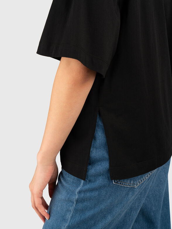Oversized T-shirt with accent pocket - 4