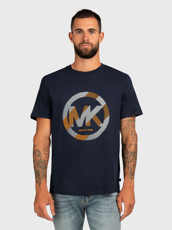 Тъмносиня тениска с овално деколте и лого - 1