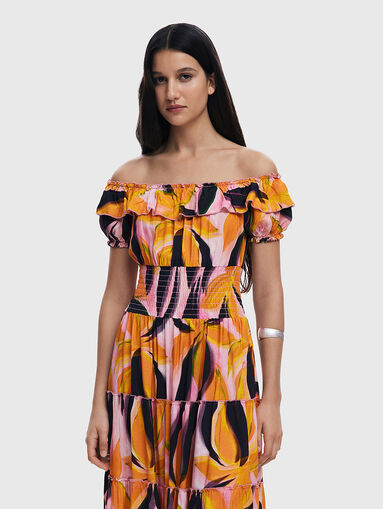 Dress with ruffles  - 5