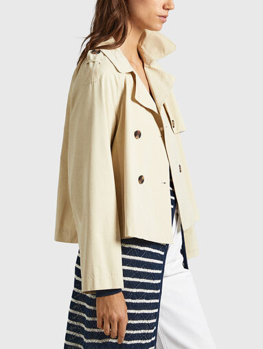 SHEILA short double-breasted trench coat - 4
