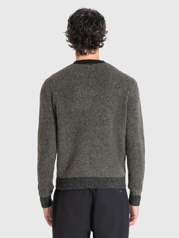 Sweater with contrast cuffs - 2