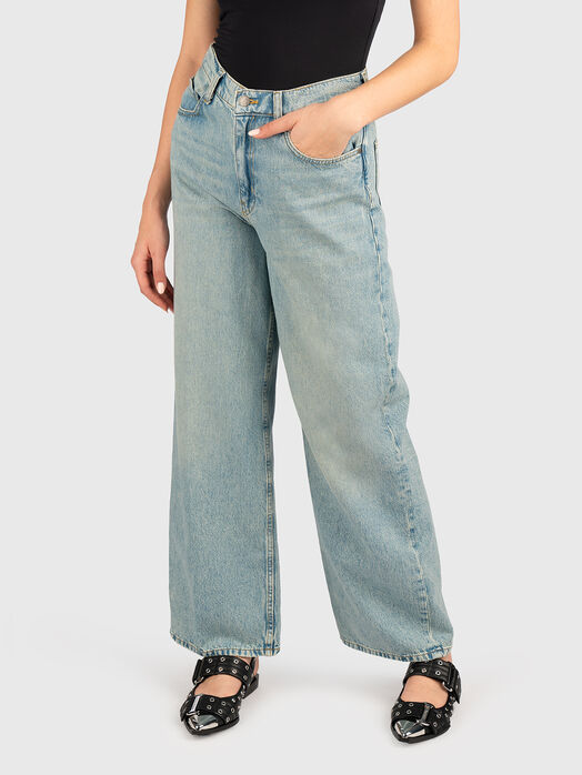 High waisted jeans