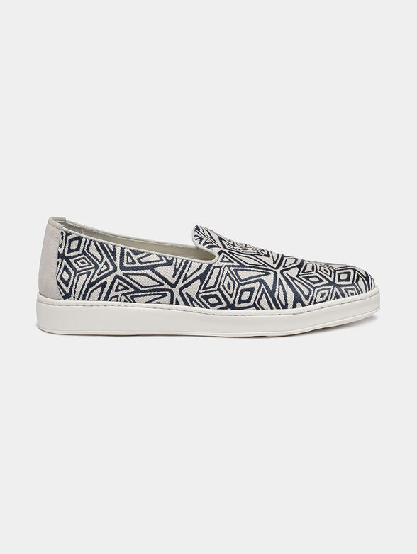 Slip on shoes with contrasting prin - 1