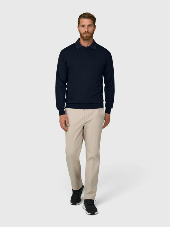 Wool sweater with an oval neckline - 2