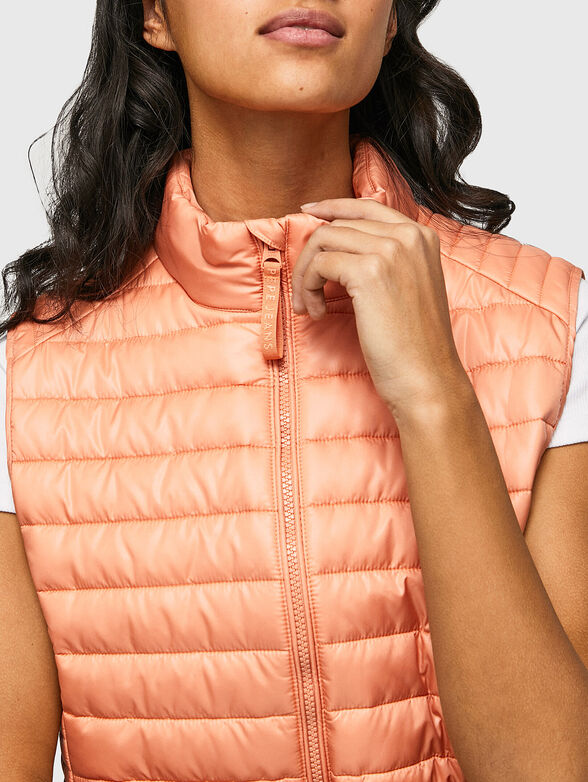 RONNA vest with quilted effect in coral color - 4