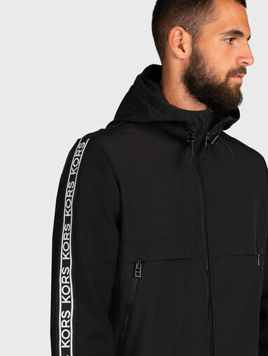 Sweatshirt with contrast logo stripe - 4