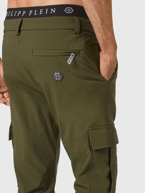 Green cargo pants with embroidery - 3