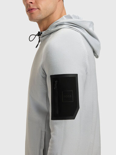 Sweatshirt with hood and zip - 5
