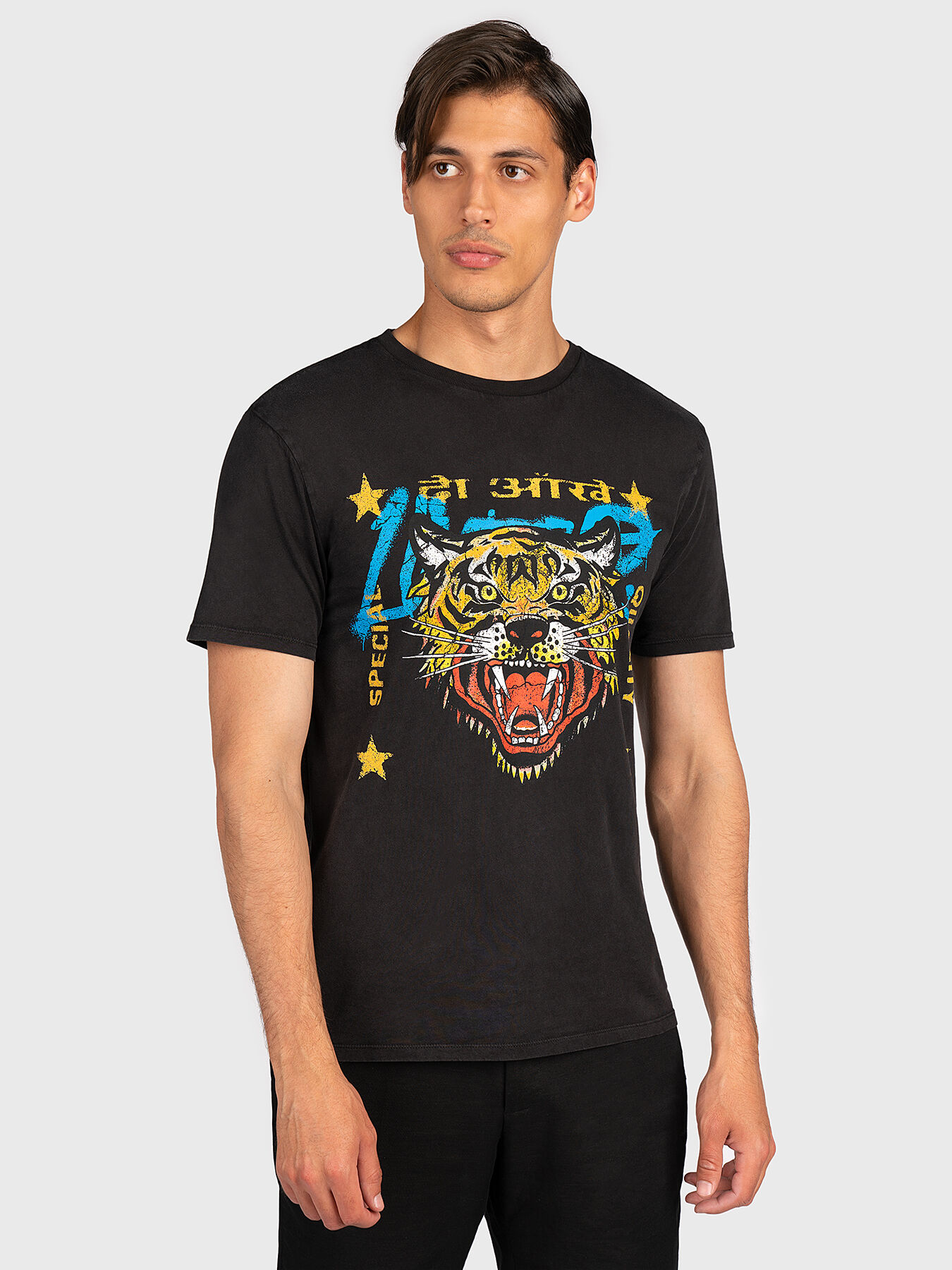 T-shirt with tiger print brand GUESS 