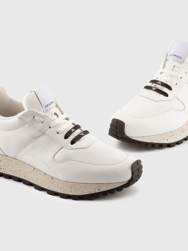 Sports shoes with logo - 4