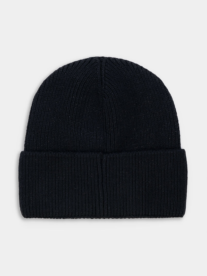 Black knitted hat with logo accent - 3