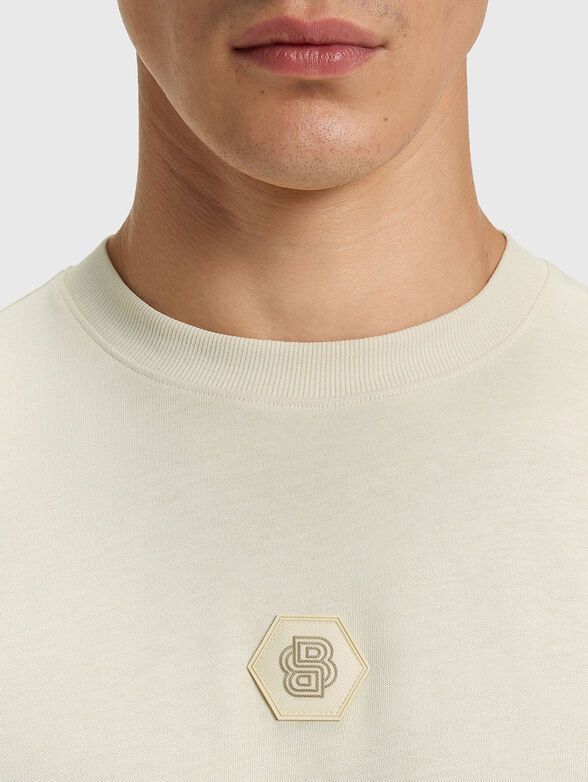 T-shirt with oval neckline in gray - 4