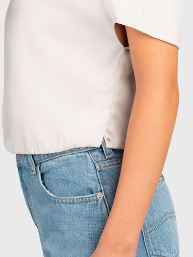 Short T-shirt with oval neckline - 5