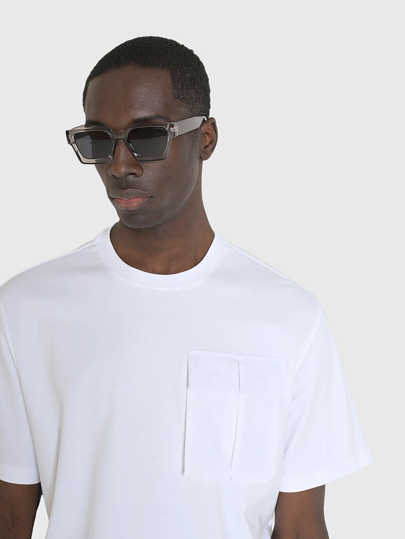 Black T-shirt with accent pockets - 3