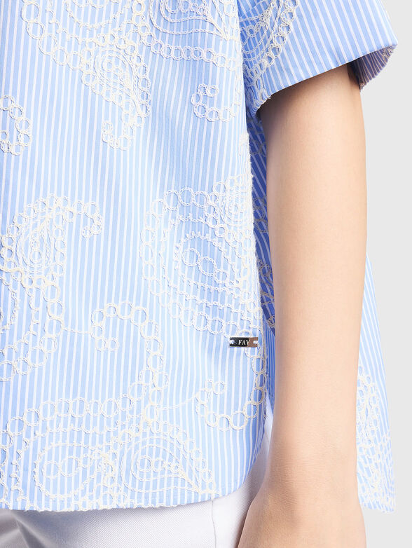 Cotton shirt with side slits and embroidery - 4