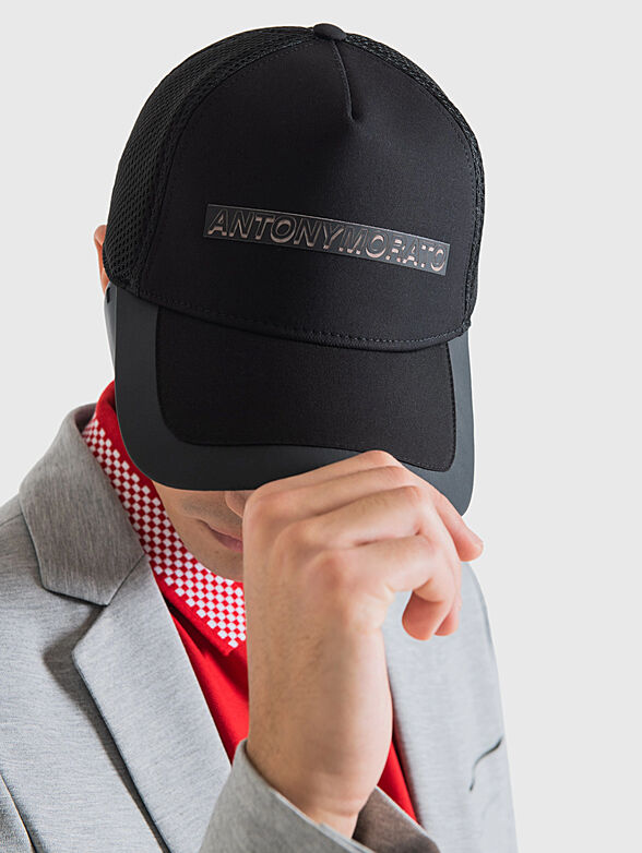 Baseball cap with embossed logo detail - 2