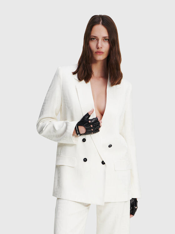 Бяло сако с контрастни копчета - 1