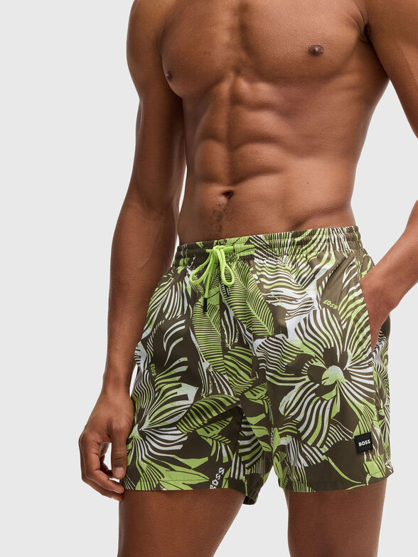 Beach shorts with floral motifs - 3
