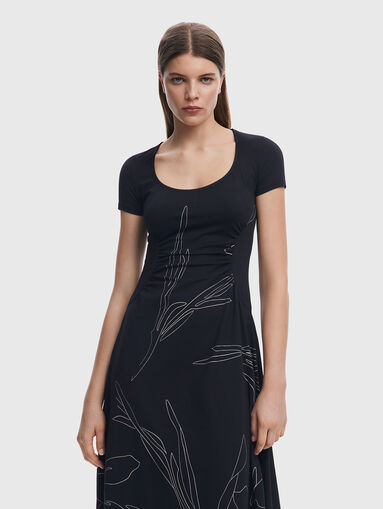 Midi dress with oval neckline - 4