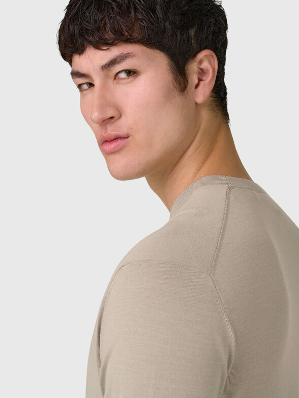 Wool sweater with oval neckline - 4