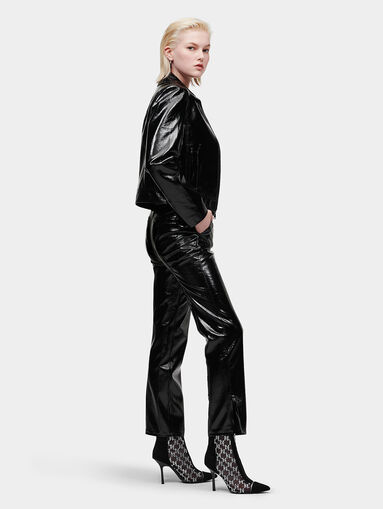 Cropped trousers in eco leather with patent effect - 4