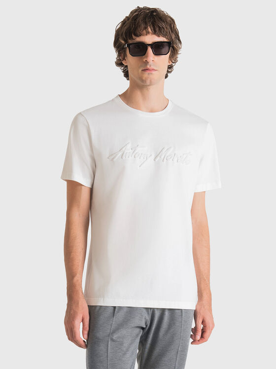 Бяла памучна тениска с лого надпис - 1
