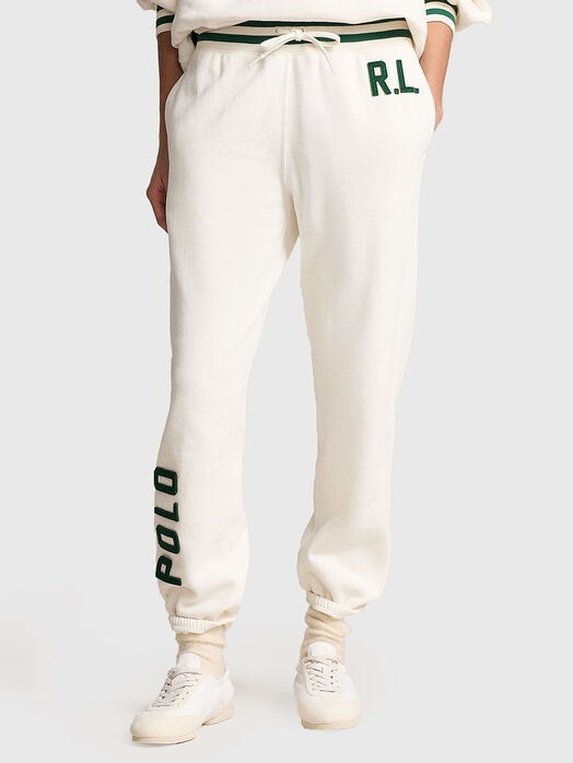 Sports pants with contrasting elements